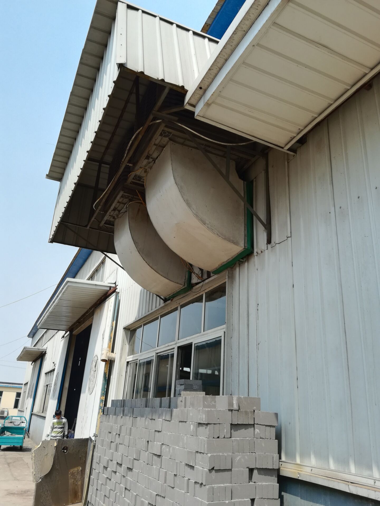 精細(xì)化工廠給車間怎么做工位降溫系統(tǒng)？