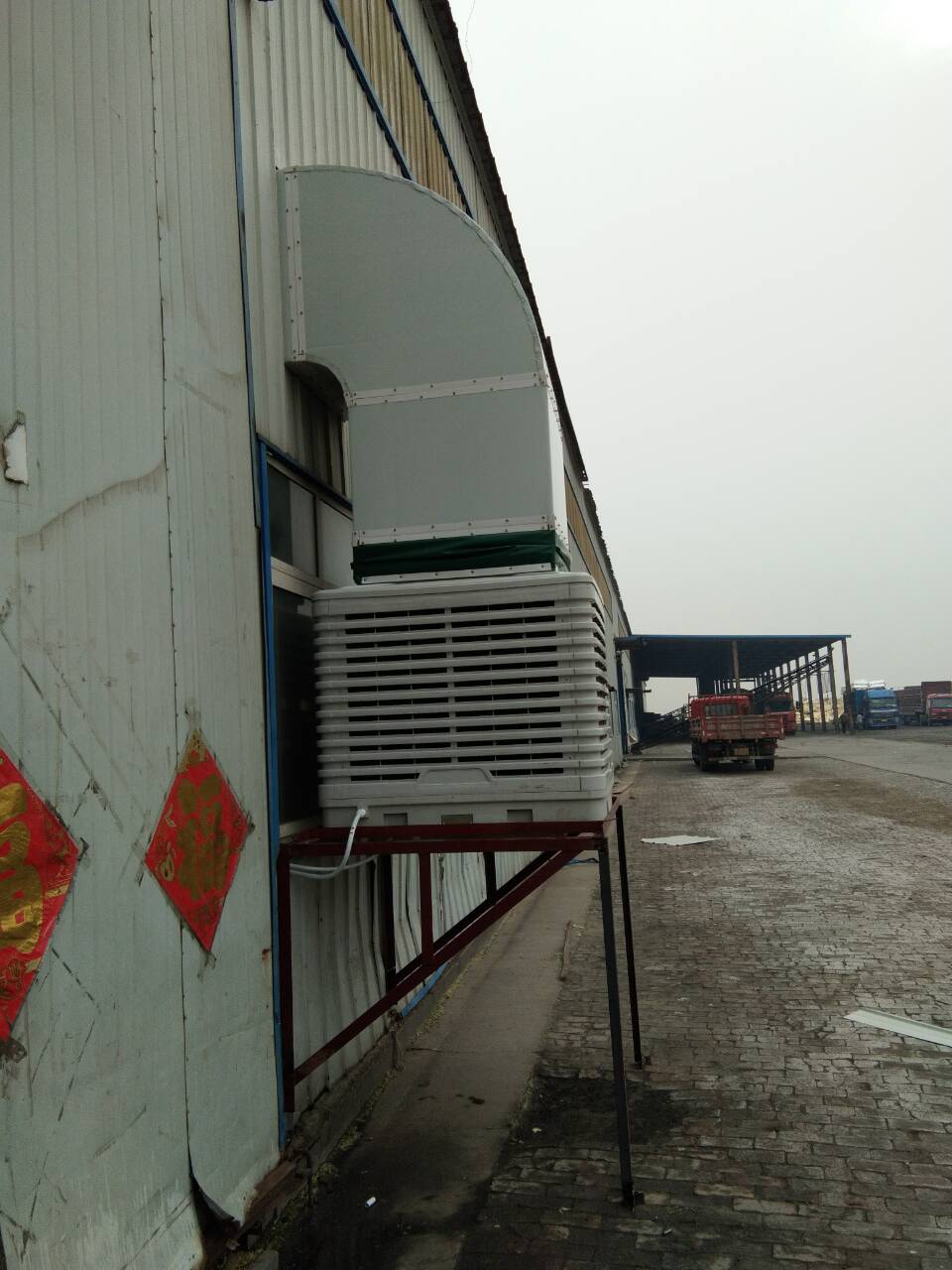 注塑廠降溫 注塑車間降溫換氣方案_設(shè)備注塑廠降溫 注塑車間通風換氣解決方案注塑車間高溫降溫解決辦法—-安裝負壓排風扇|降溫解決方案